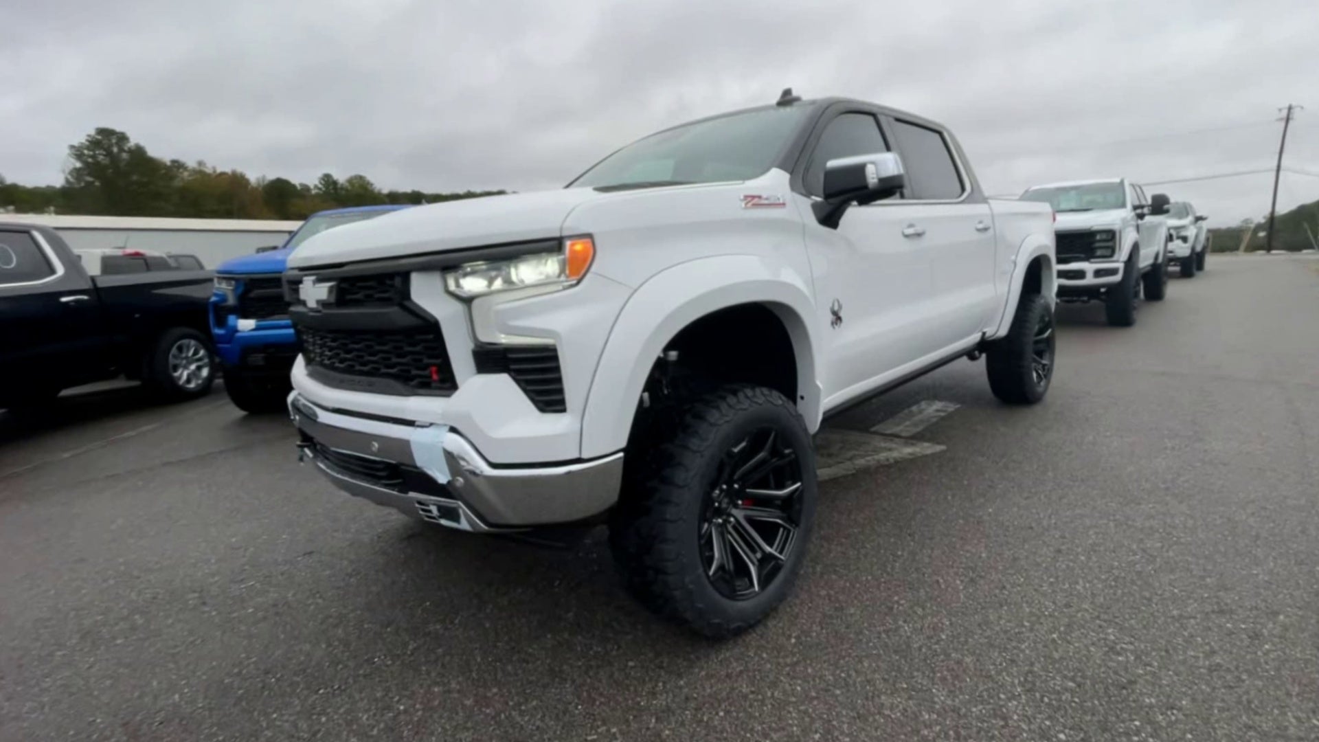 Vehicle Image 4