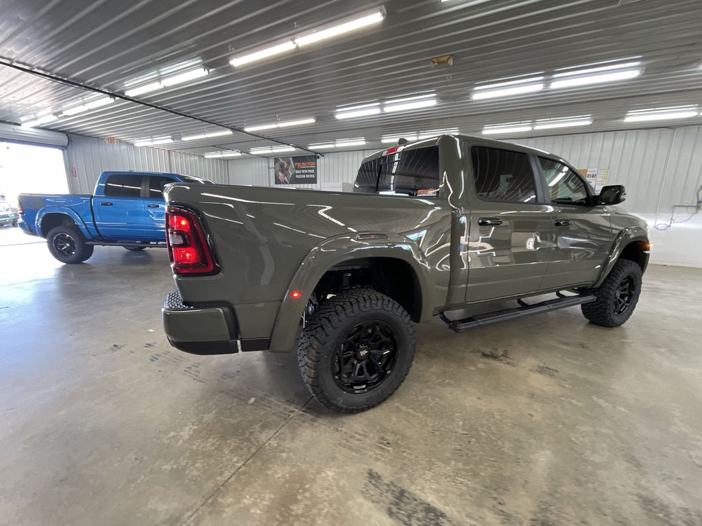 Vehicle Image 8