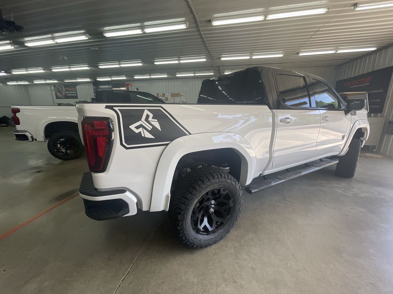 Vehicle Image 8