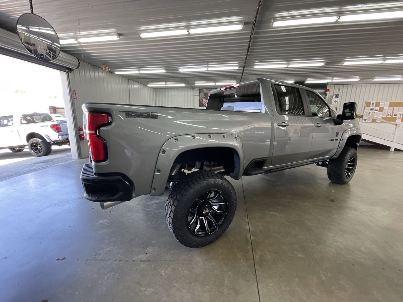 Vehicle Image 8