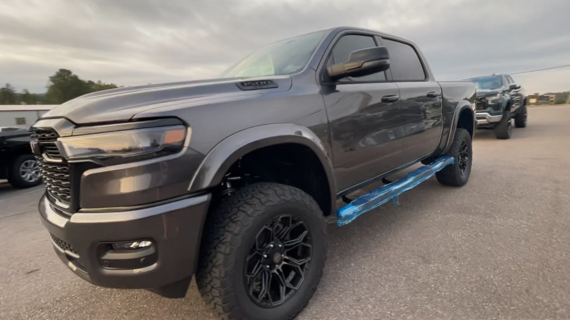 Vehicle Image 4