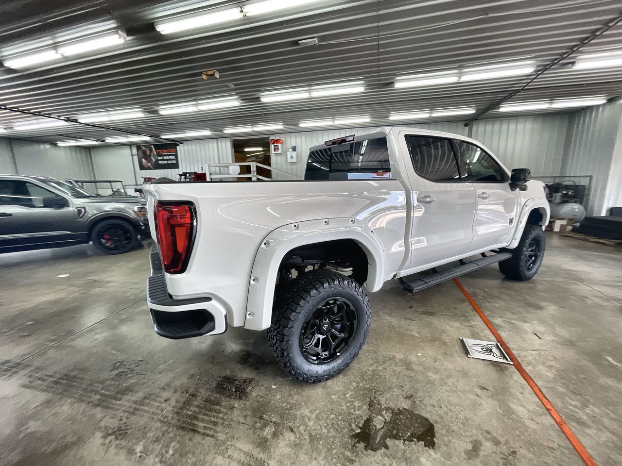 Vehicle Image 8