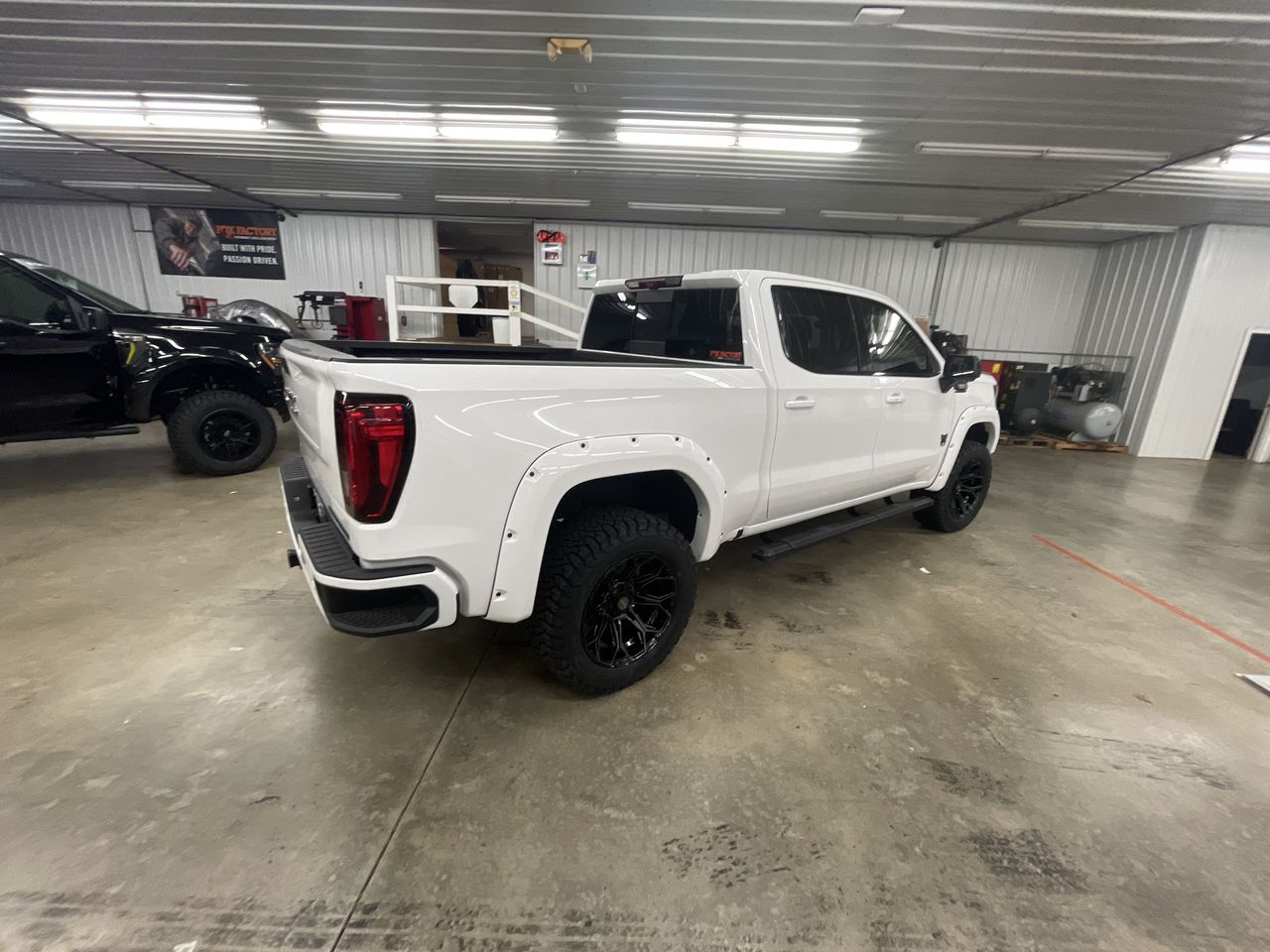 Vehicle Image 8