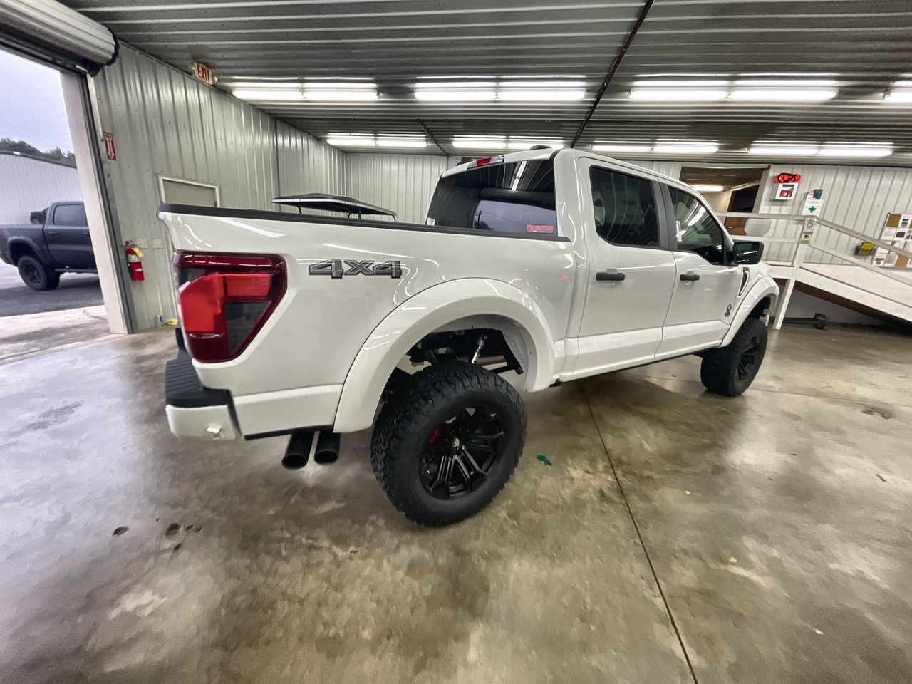 Vehicle Image 8