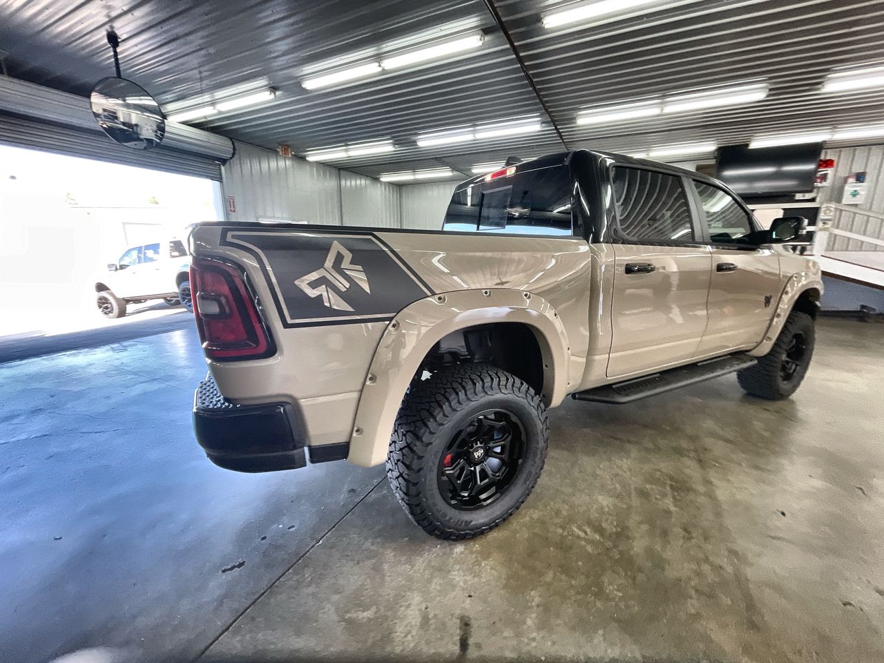 Vehicle Image 8