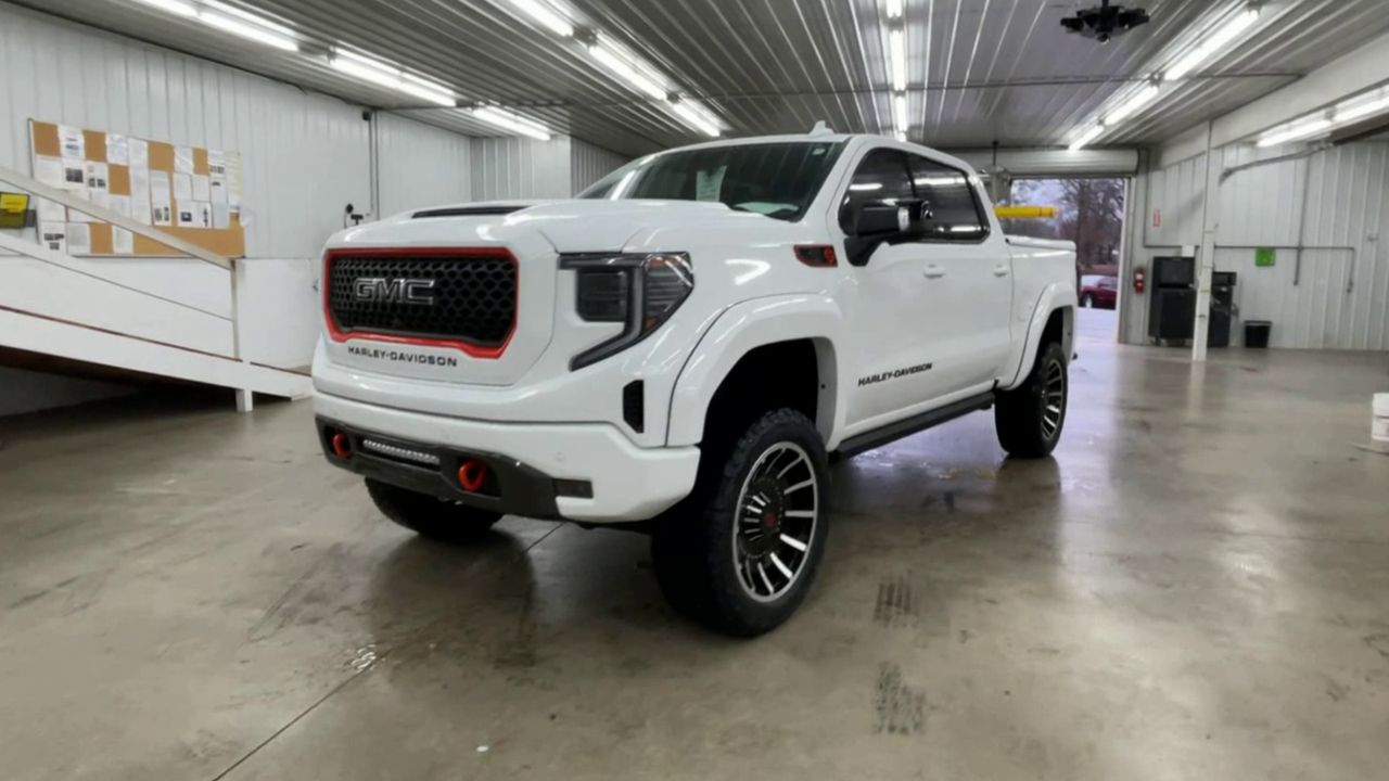 Vehicle Image 4