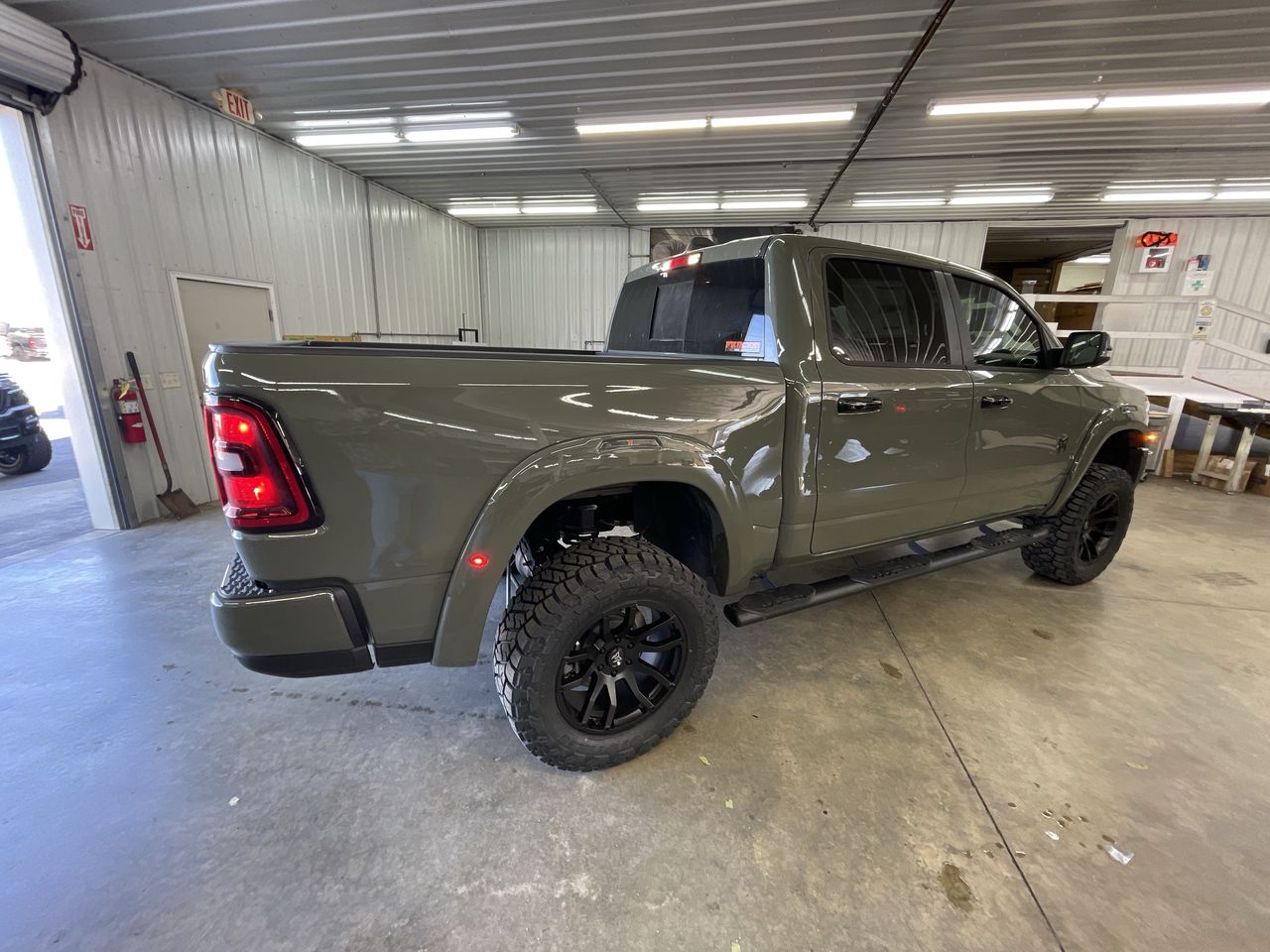 Vehicle Image 8