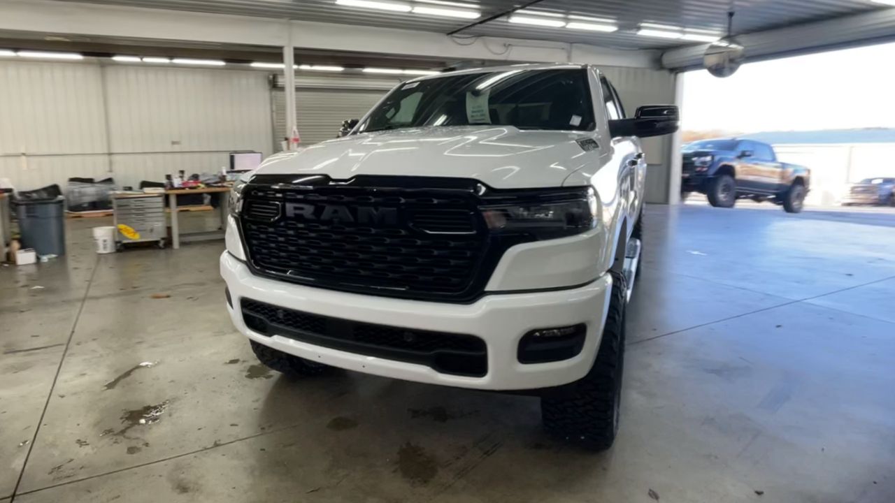 Vehicle Image 4
