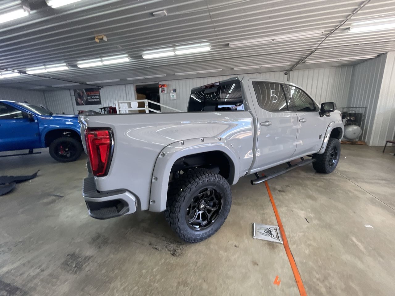 Vehicle Image 7