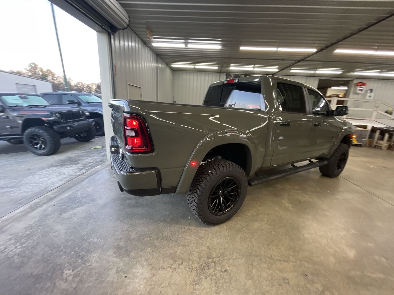 Vehicle Image 8