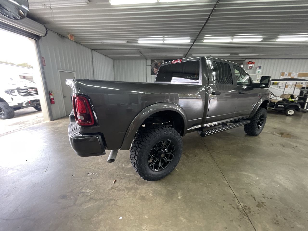 Vehicle Image 8