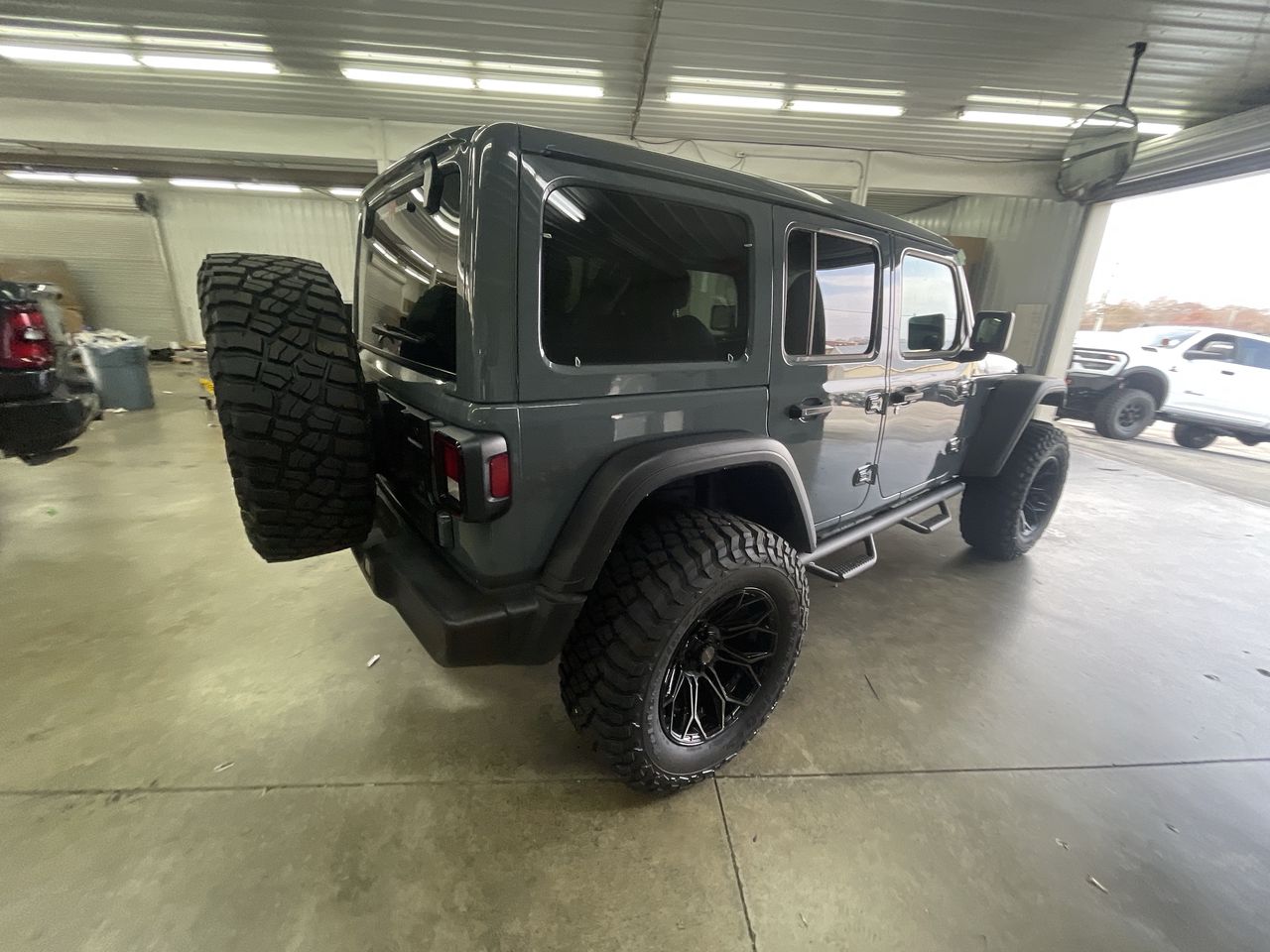 Vehicle Image 8