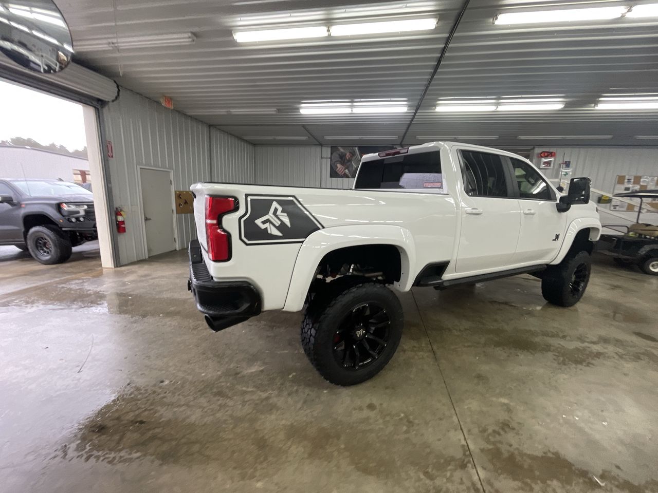Vehicle Image 8
