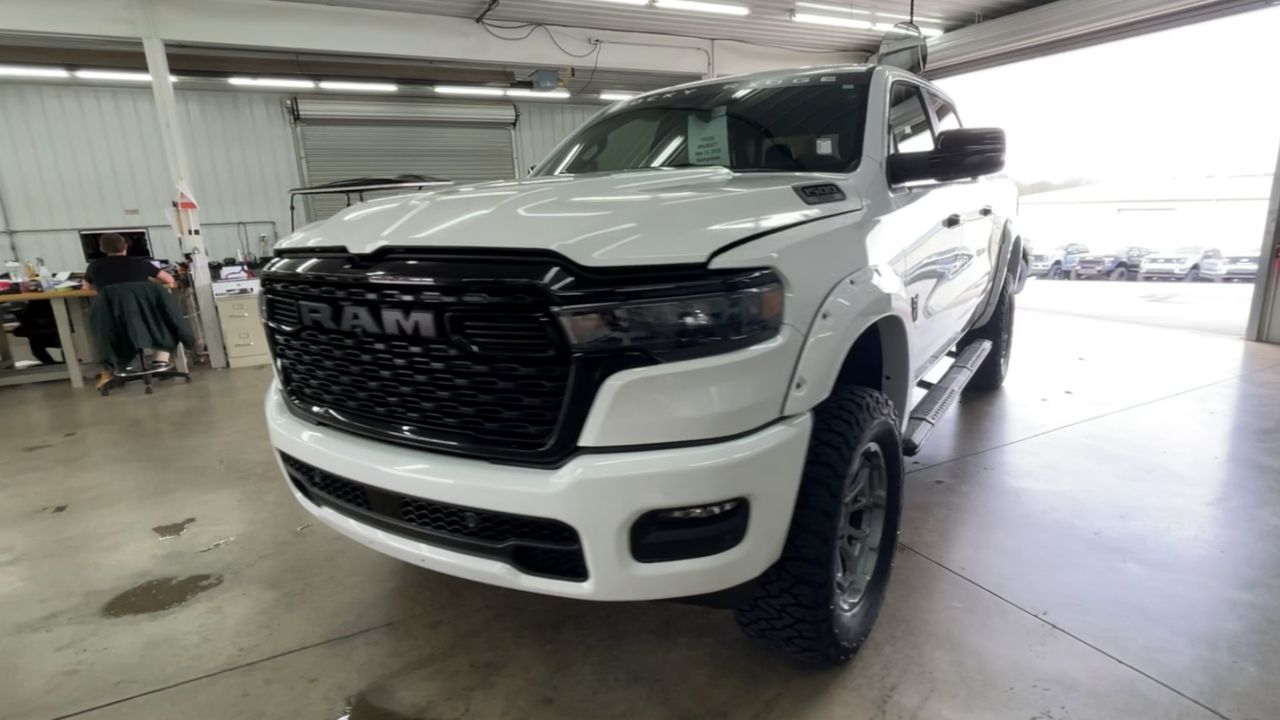 Vehicle Image 4