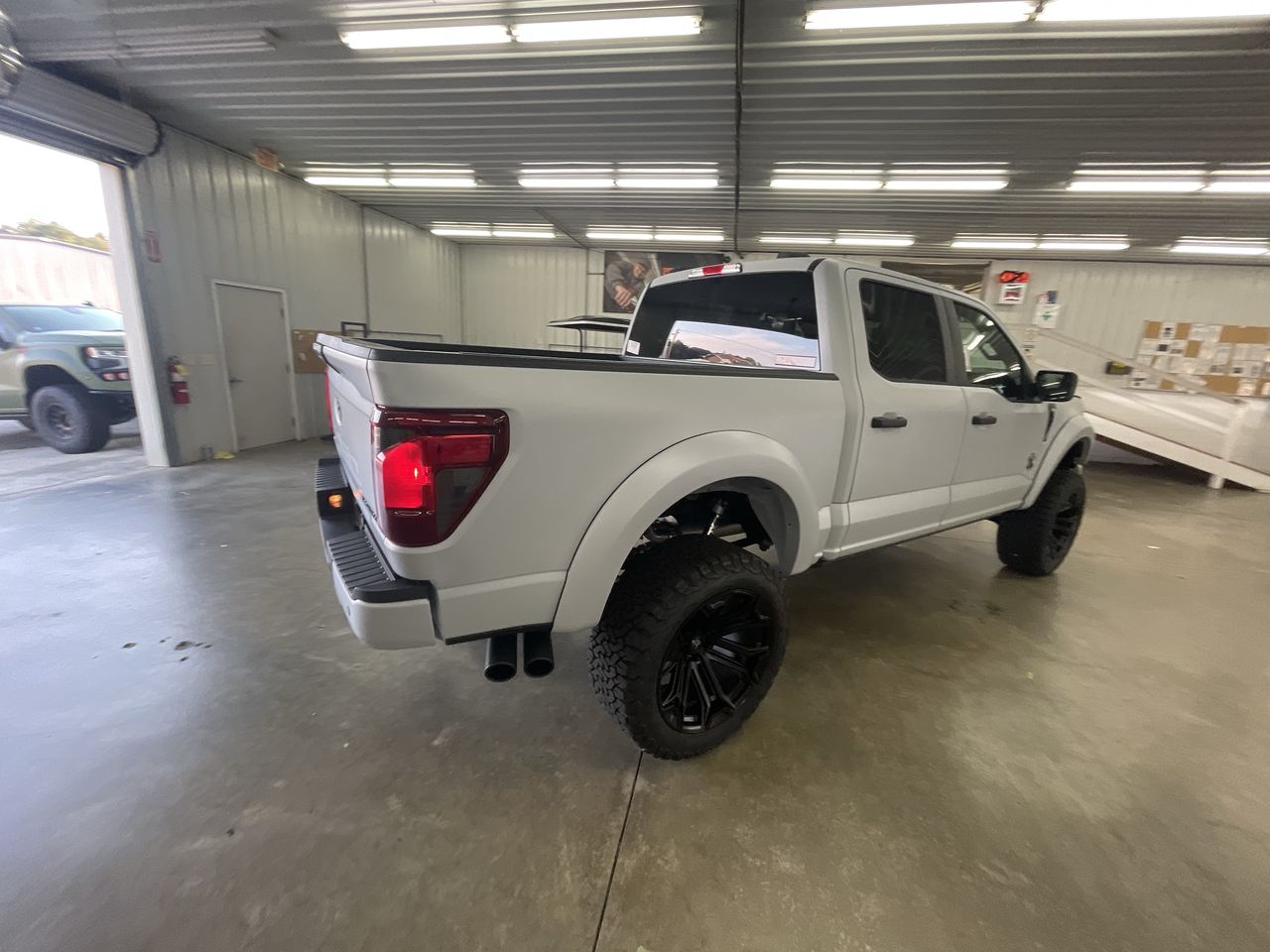Vehicle Image 7