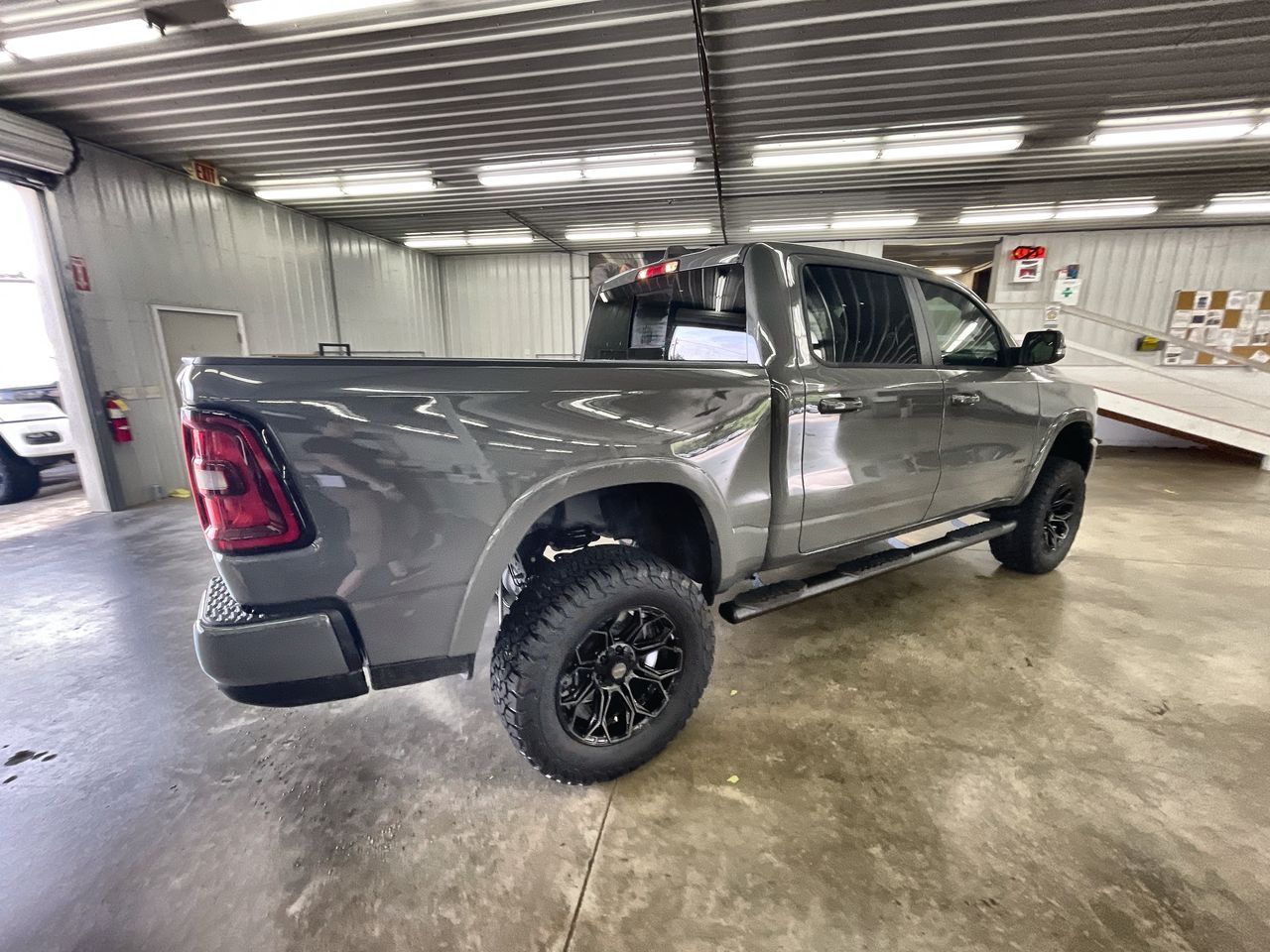 Vehicle Image 8