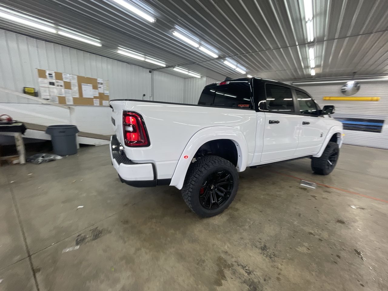 Vehicle Image 8