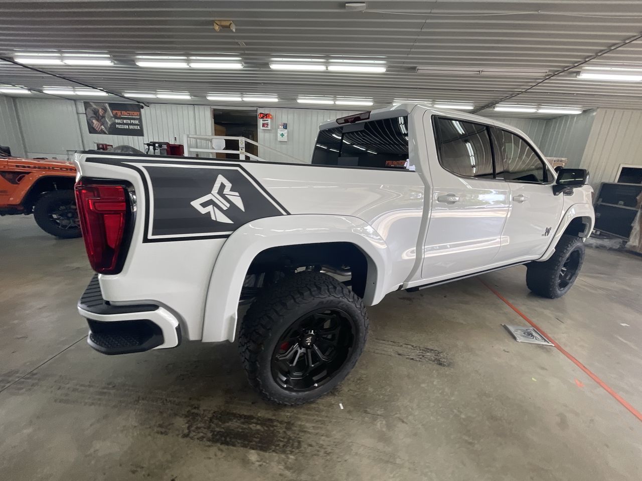 Vehicle Image 7