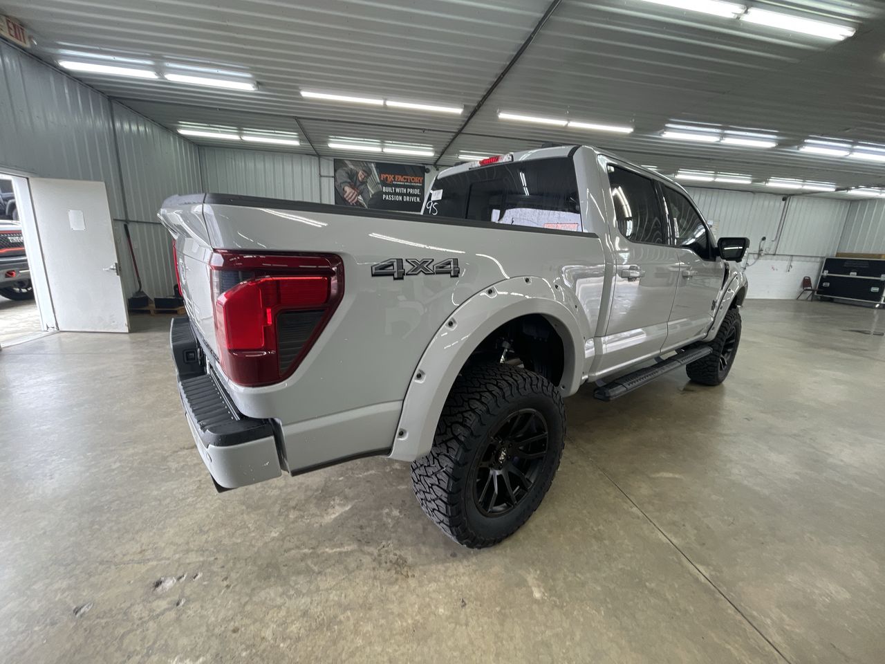Vehicle Image 8