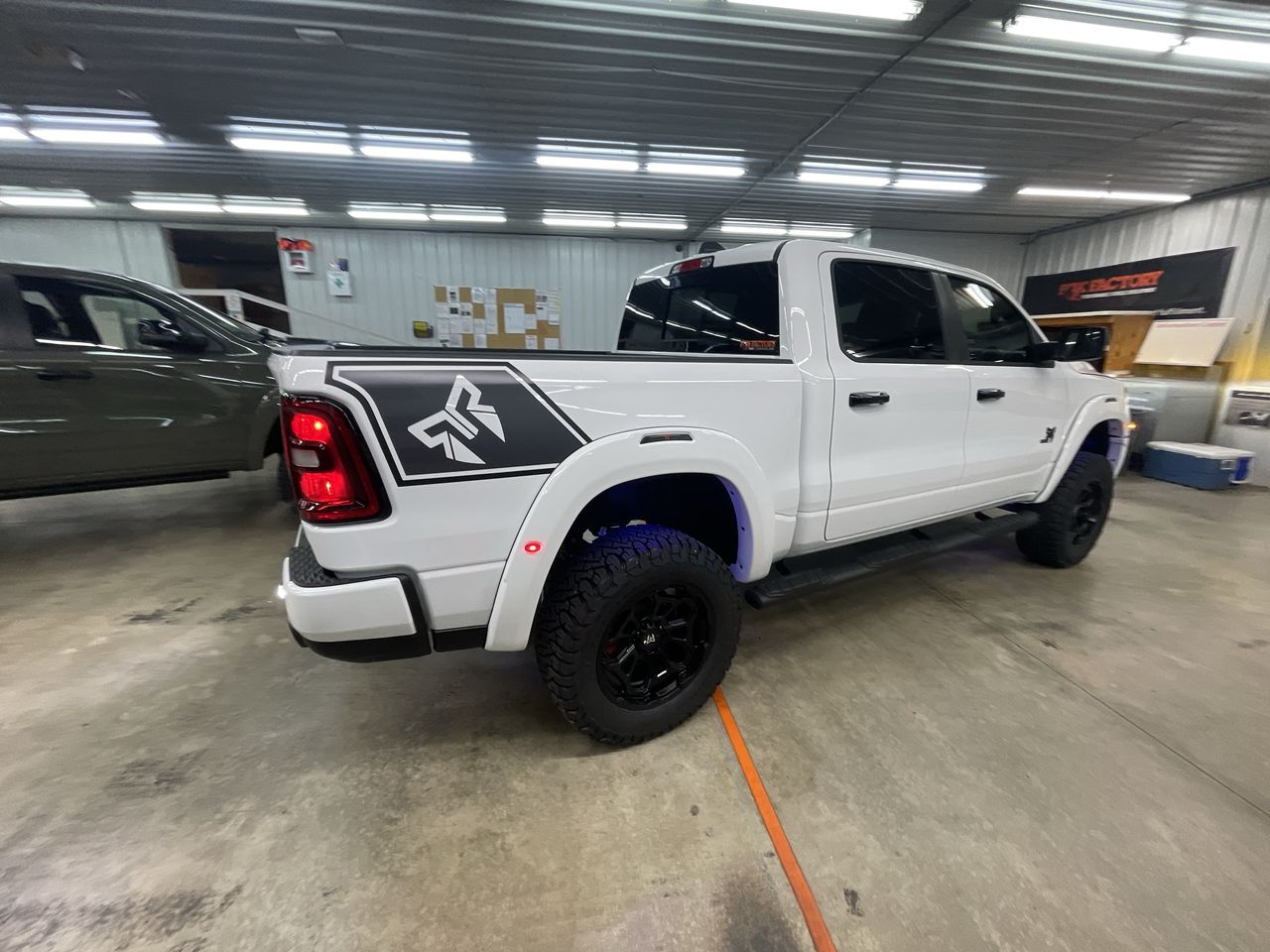 Vehicle Image 8