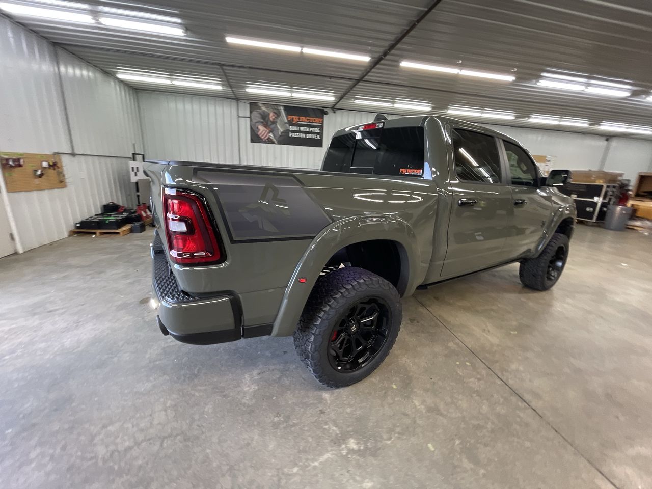 Vehicle Image 8