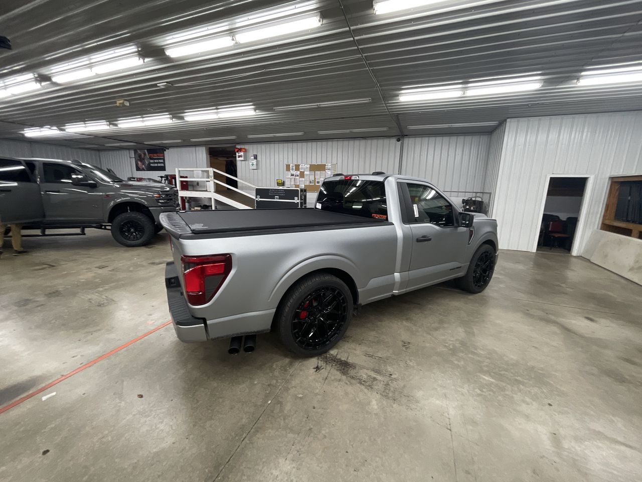 Vehicle Image 8
