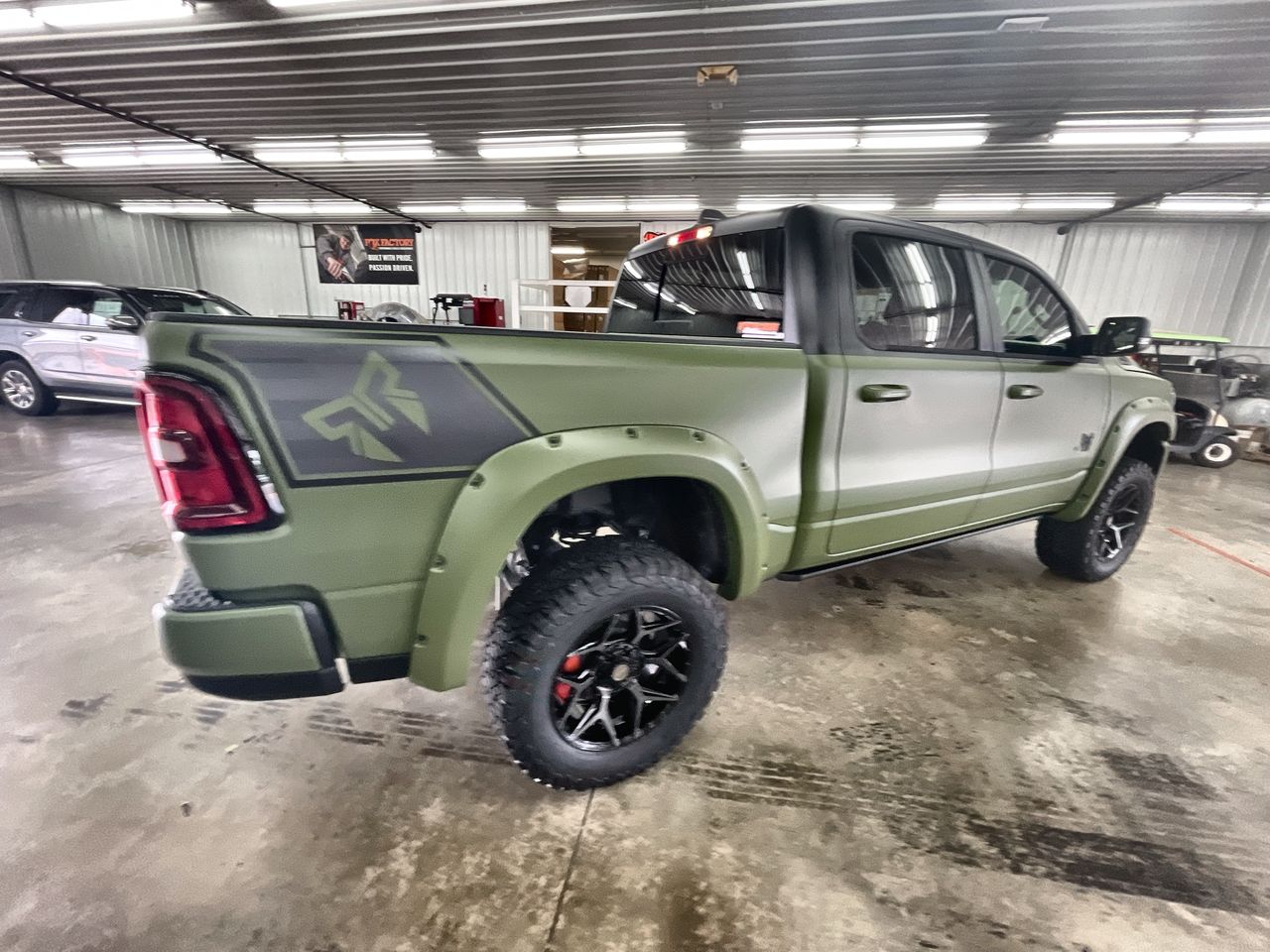 Vehicle Image 8