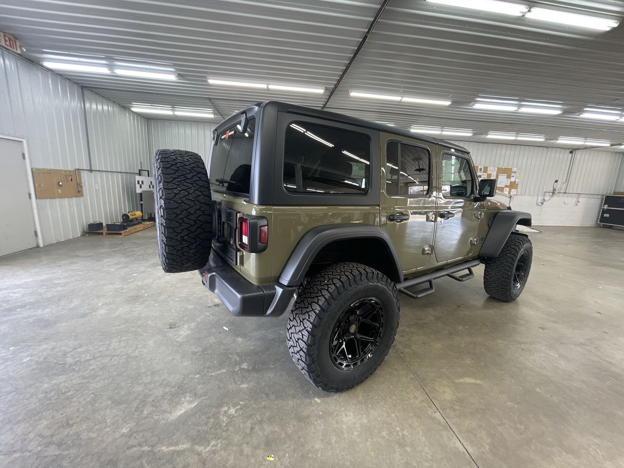 Vehicle Image 8