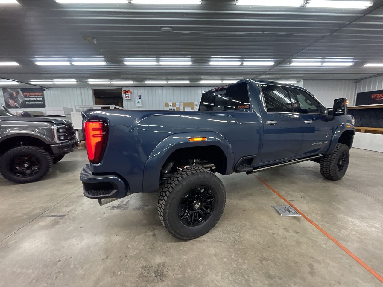 Vehicle Image 8