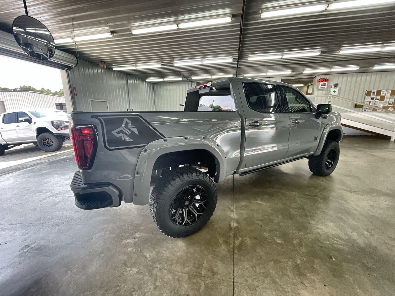 Vehicle Image 8