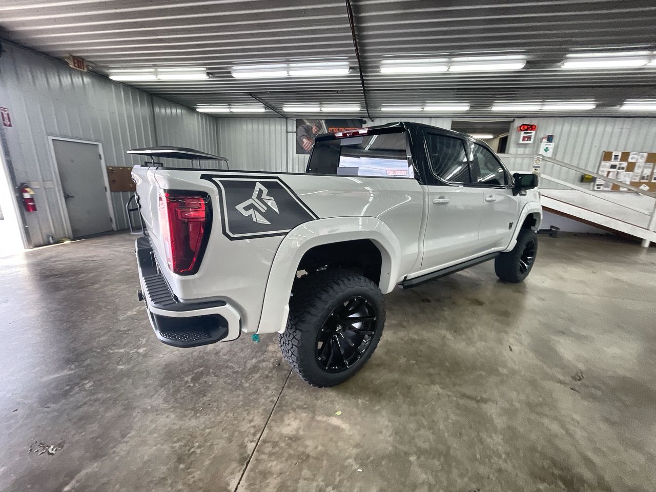 Vehicle Image 8