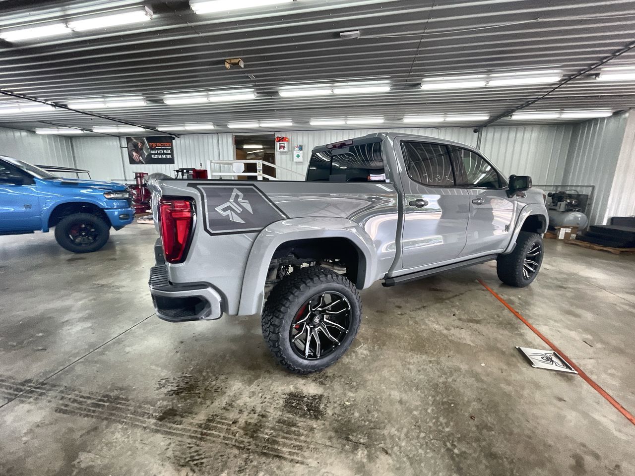 Vehicle Image 8