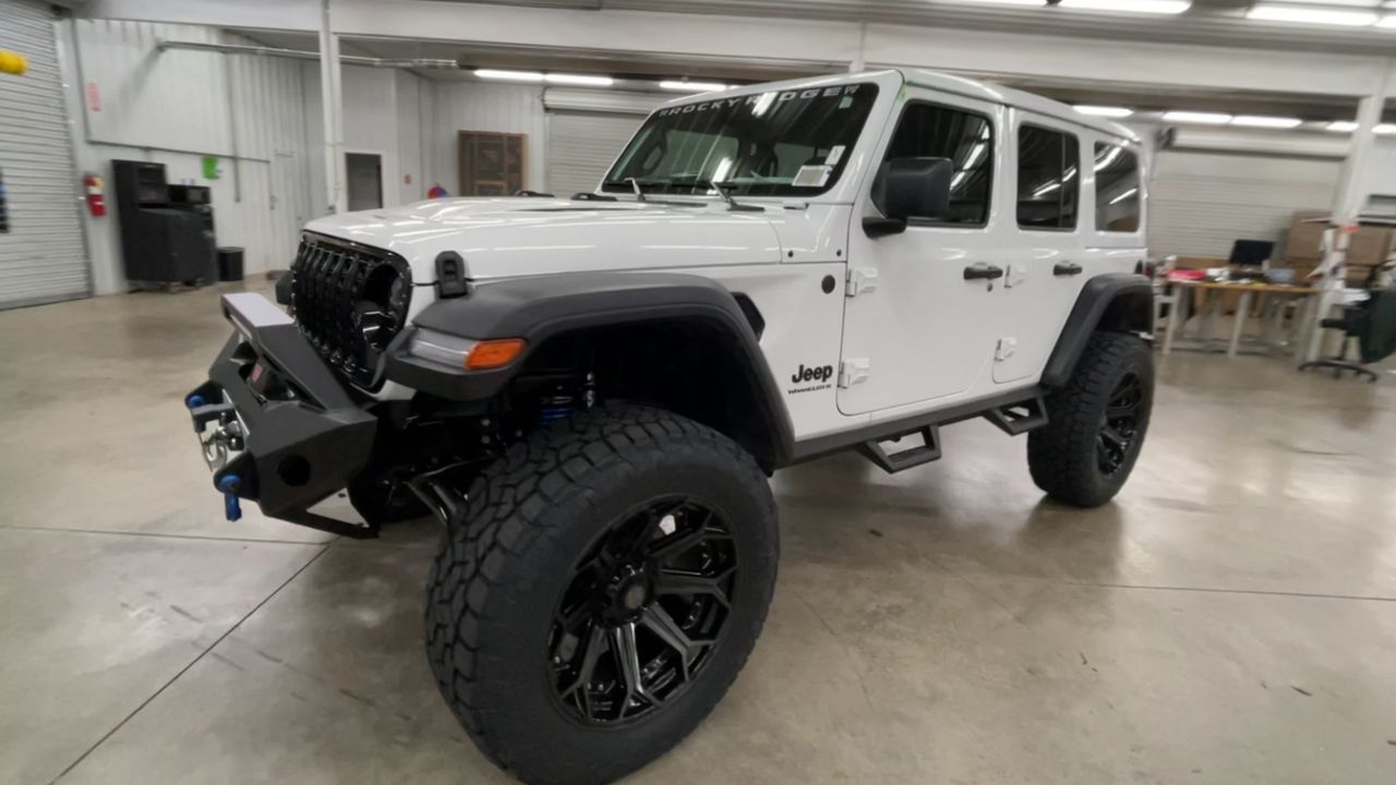 Vehicle Image 4