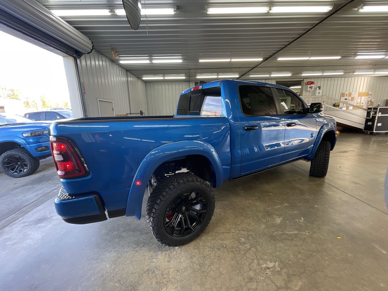 Vehicle Image 8
