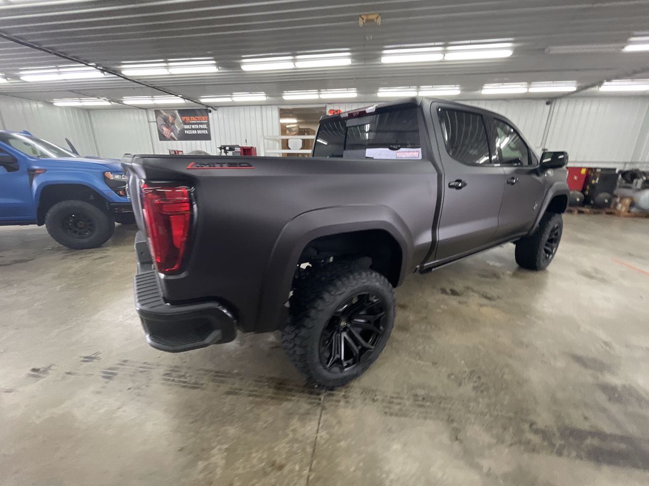 Vehicle Image 7