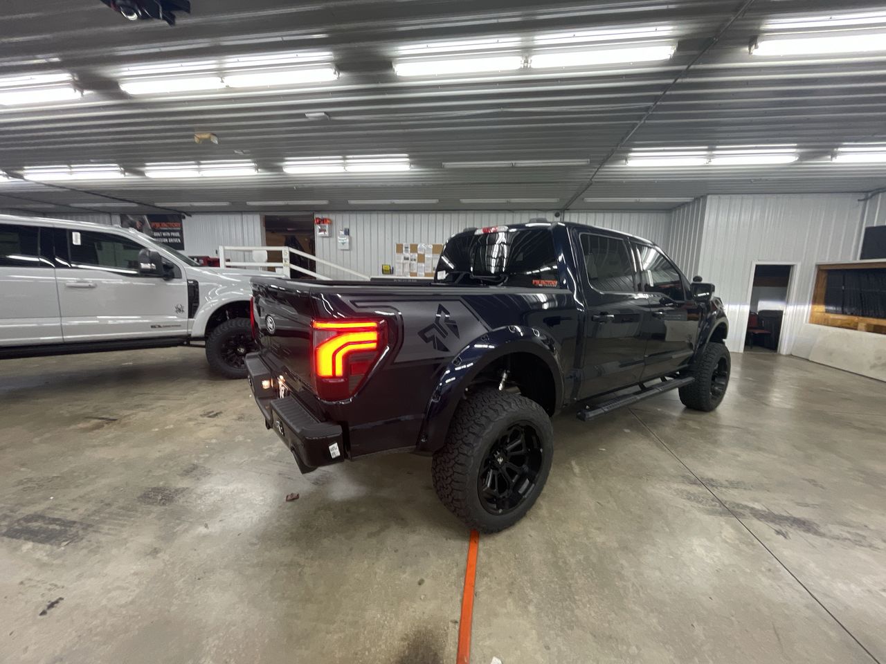 Vehicle Image 8
