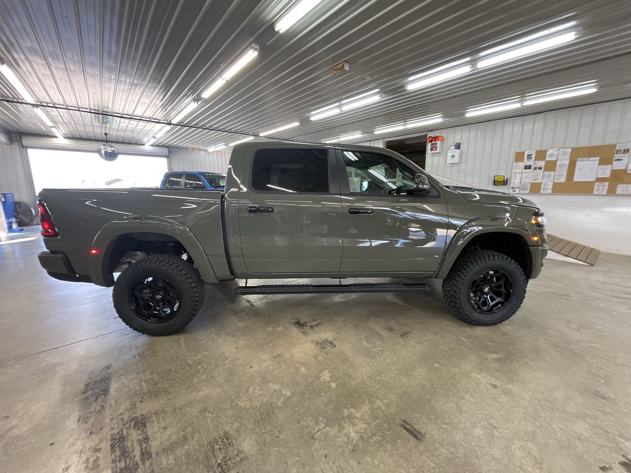 Vehicle Image 9