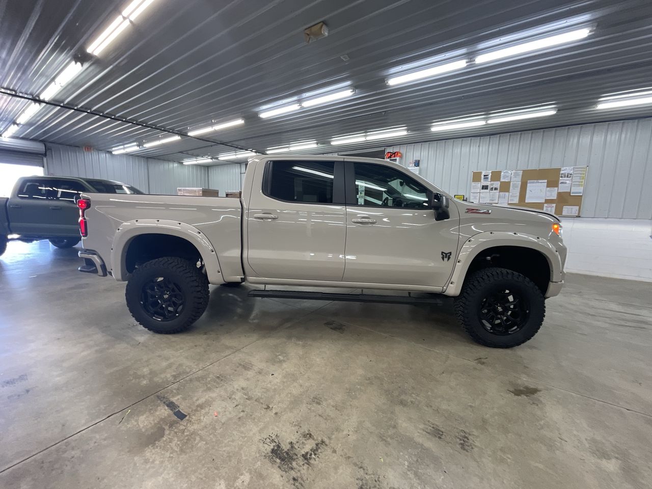 Vehicle Image 9