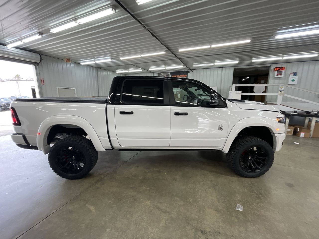 Vehicle Image 9