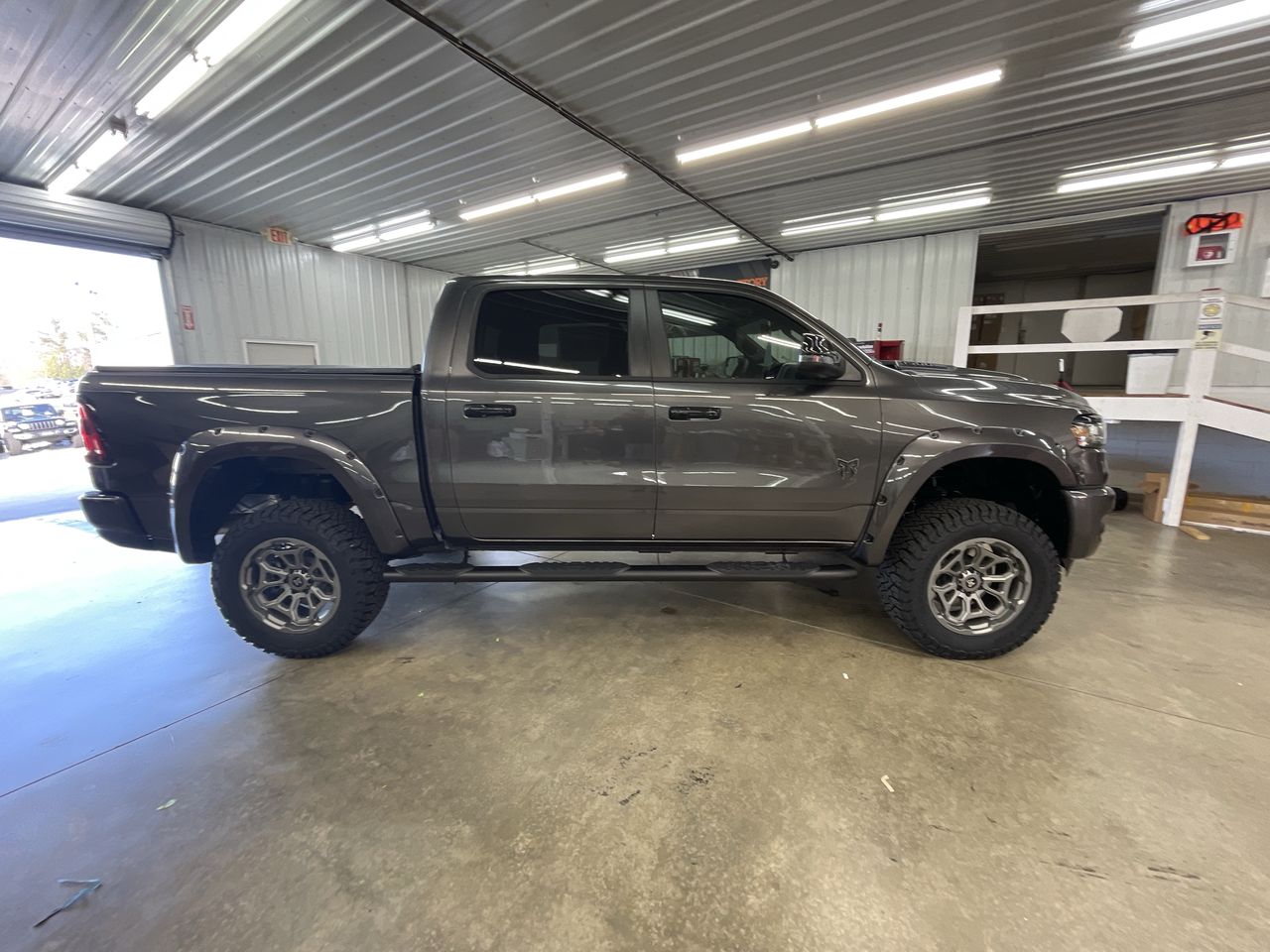 Vehicle Image 9