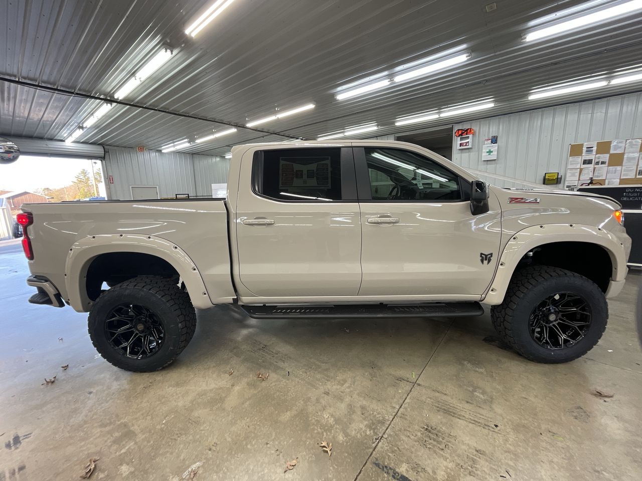 Vehicle Image 9