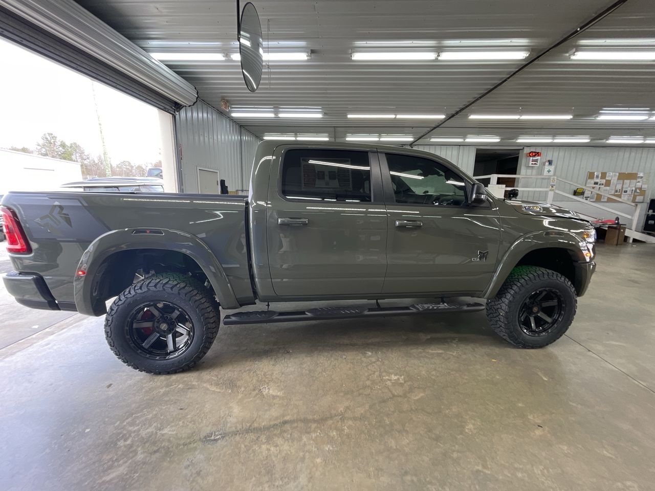 Vehicle Image 9