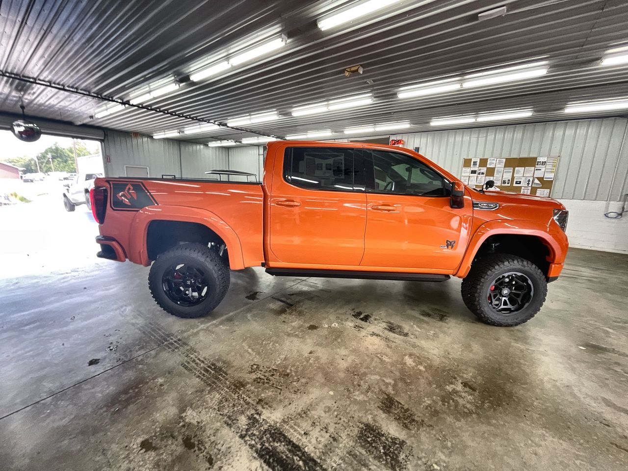 Vehicle Image 9