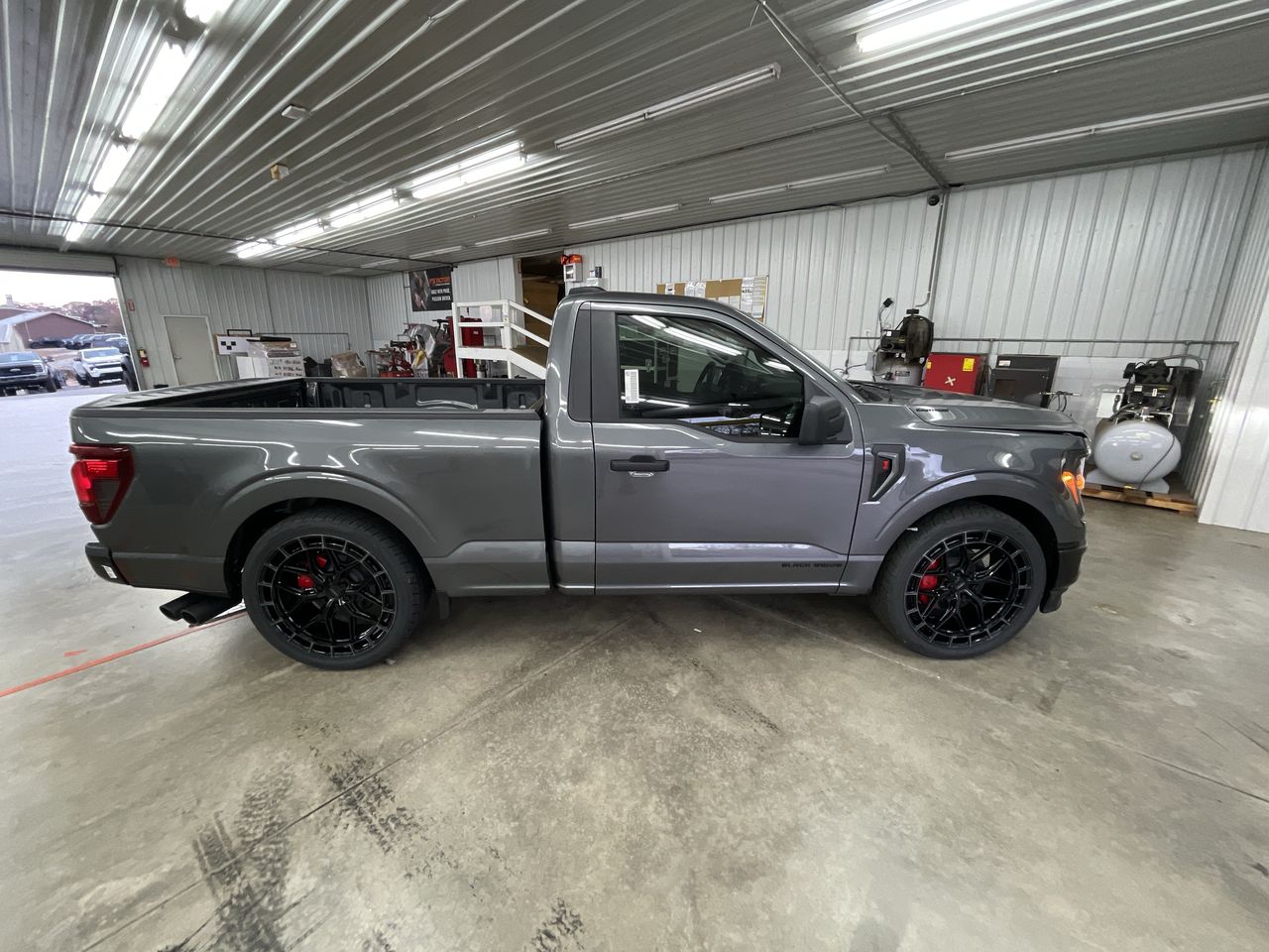 Vehicle Image 9
