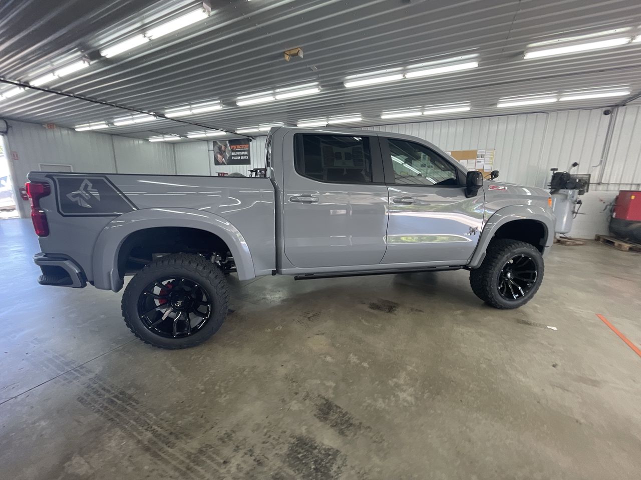 Vehicle Image 9