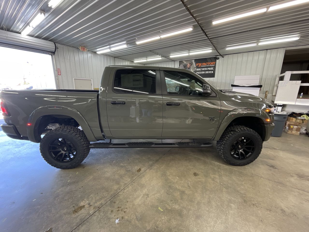 Vehicle Image 9