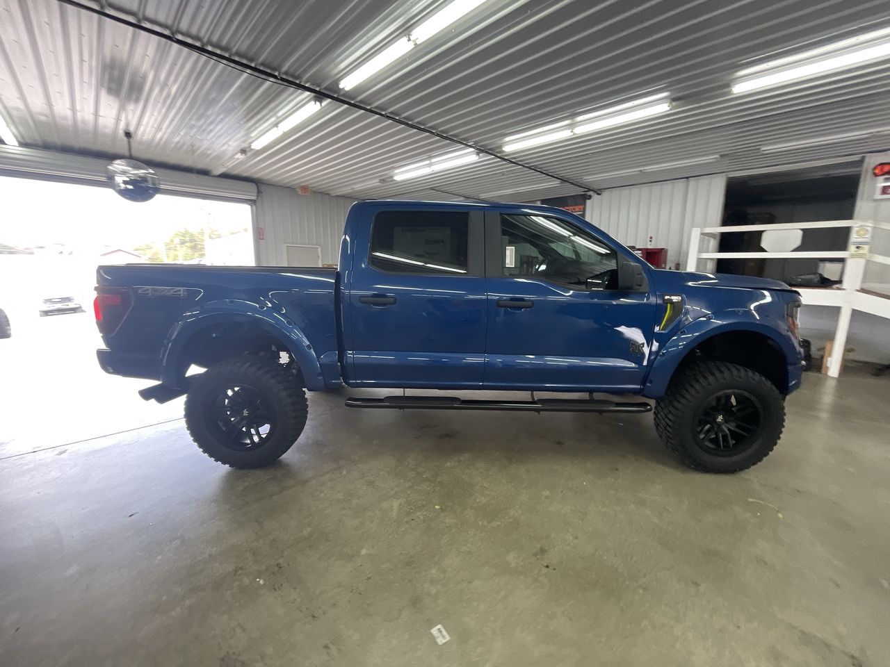 Vehicle Image 9