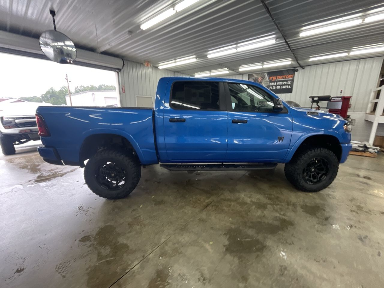 Vehicle Image 8