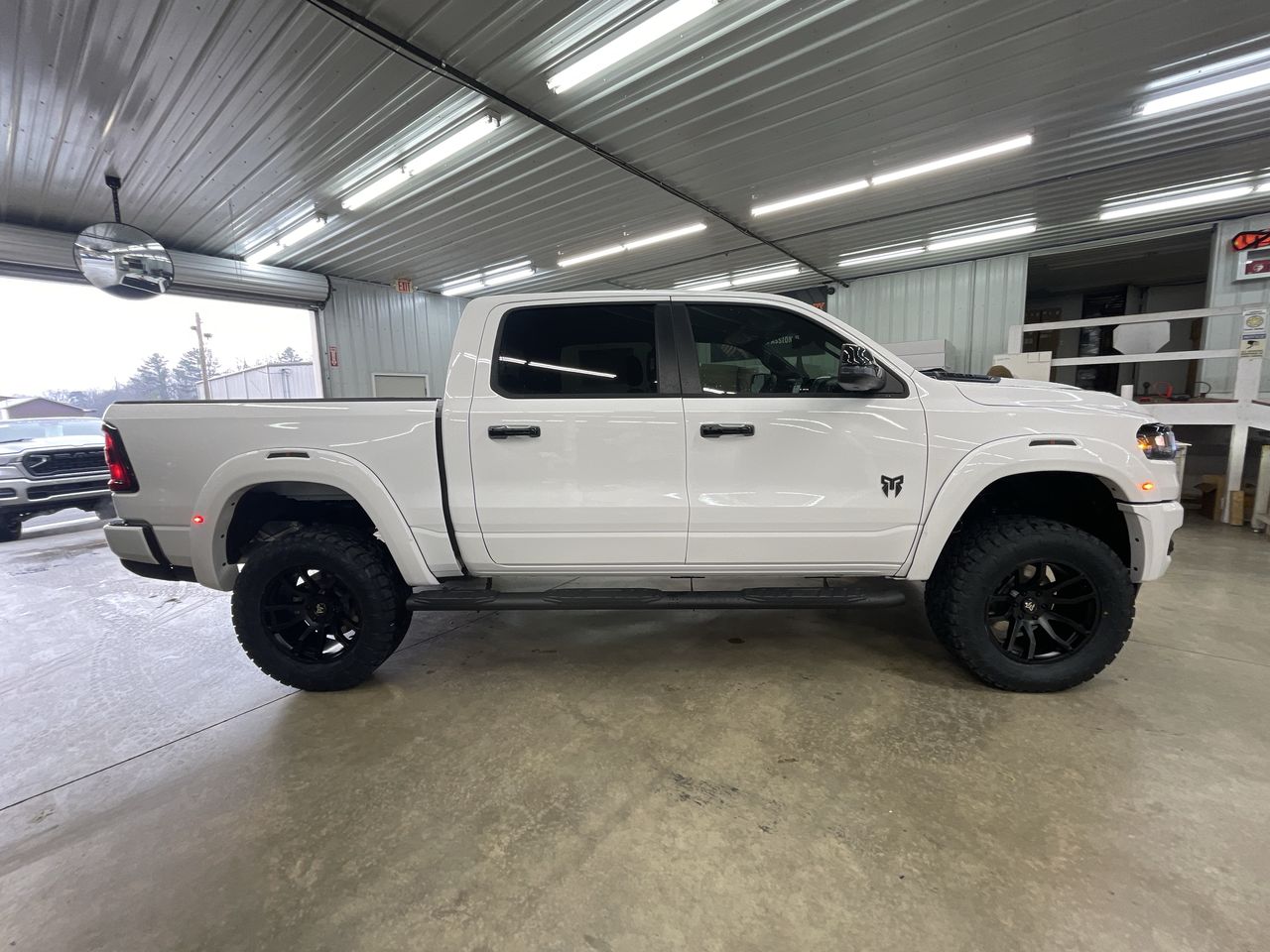 Vehicle Image 9