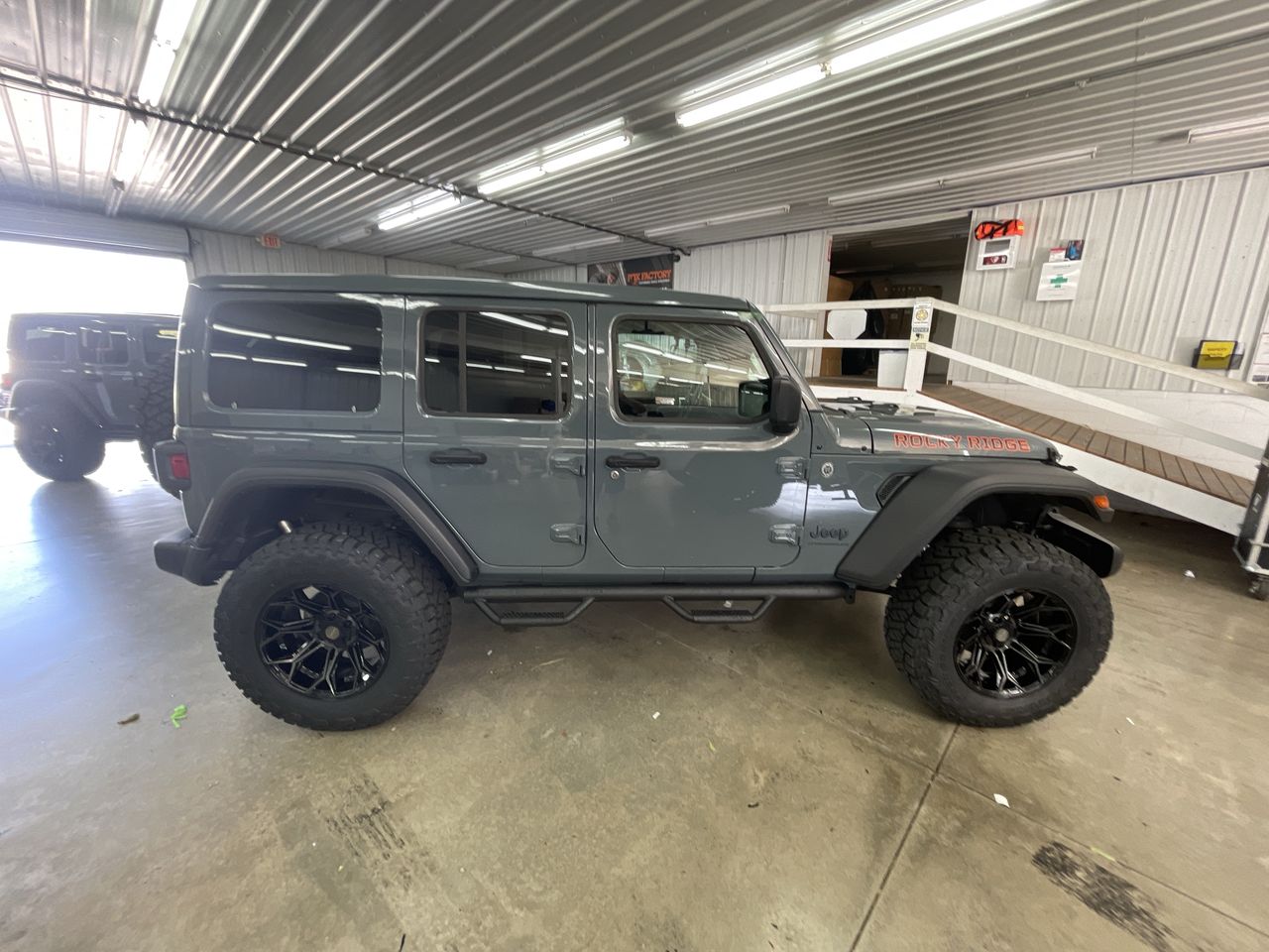 Vehicle Image 9